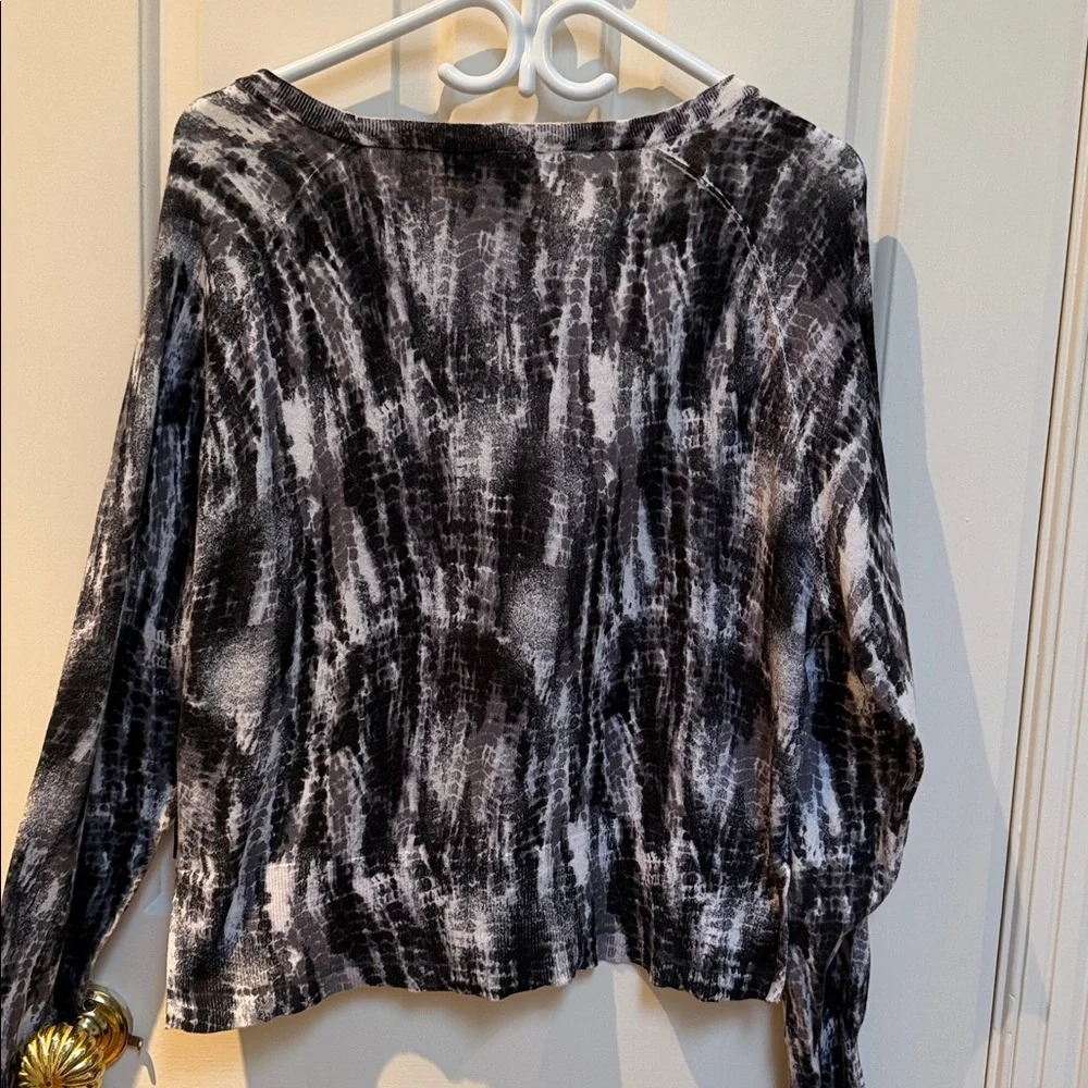 DKNY sz L Black white watercolour inkstroke pattern fine knit sweater side slit - Picture 4 of 9